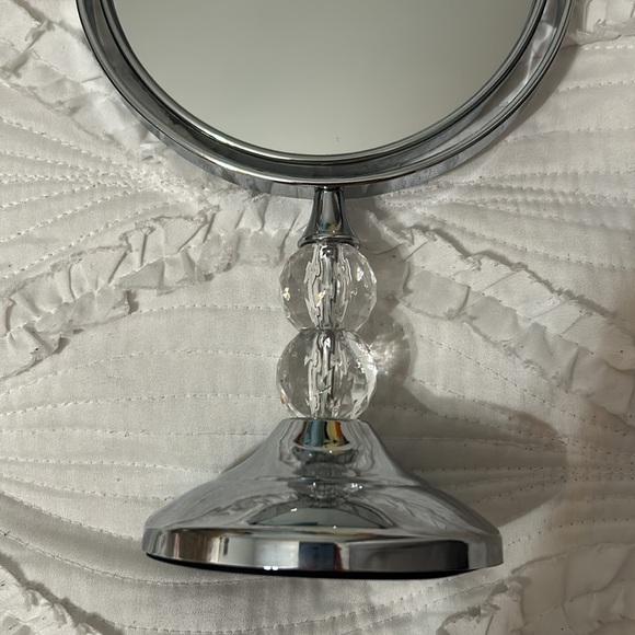 (NWT) Round standing vanity mirror, two sides, with round crystal stand - Picture 2 of 4